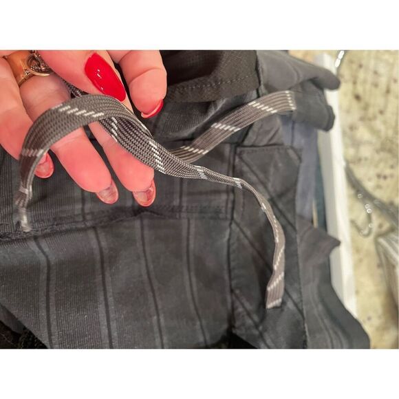 Hang Ten Gray On Gray Striped Bermuda Shorts sz 36 EUC - Picture 7 of 8